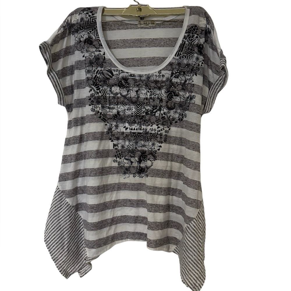 Live and let live women’s short sleeve blouse